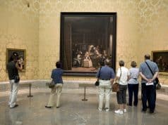 Interior del museo del Prado. Sala con el cuadro de Las Meninas de Velázquez