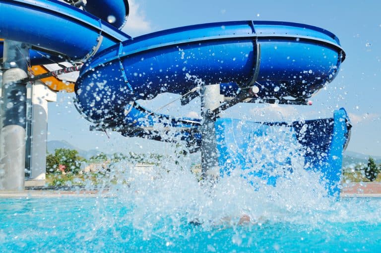 Parques acuáticos en Madrid y piscinas con toboganes