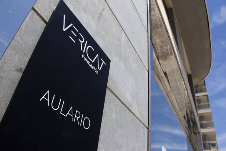 Formación en implantes dentales en Madrid con Vericat Clínicas