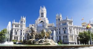Plazas de Madrid y los monumentos más interesantes Plaza de cibeles junto al ayuntamiento de Madrid