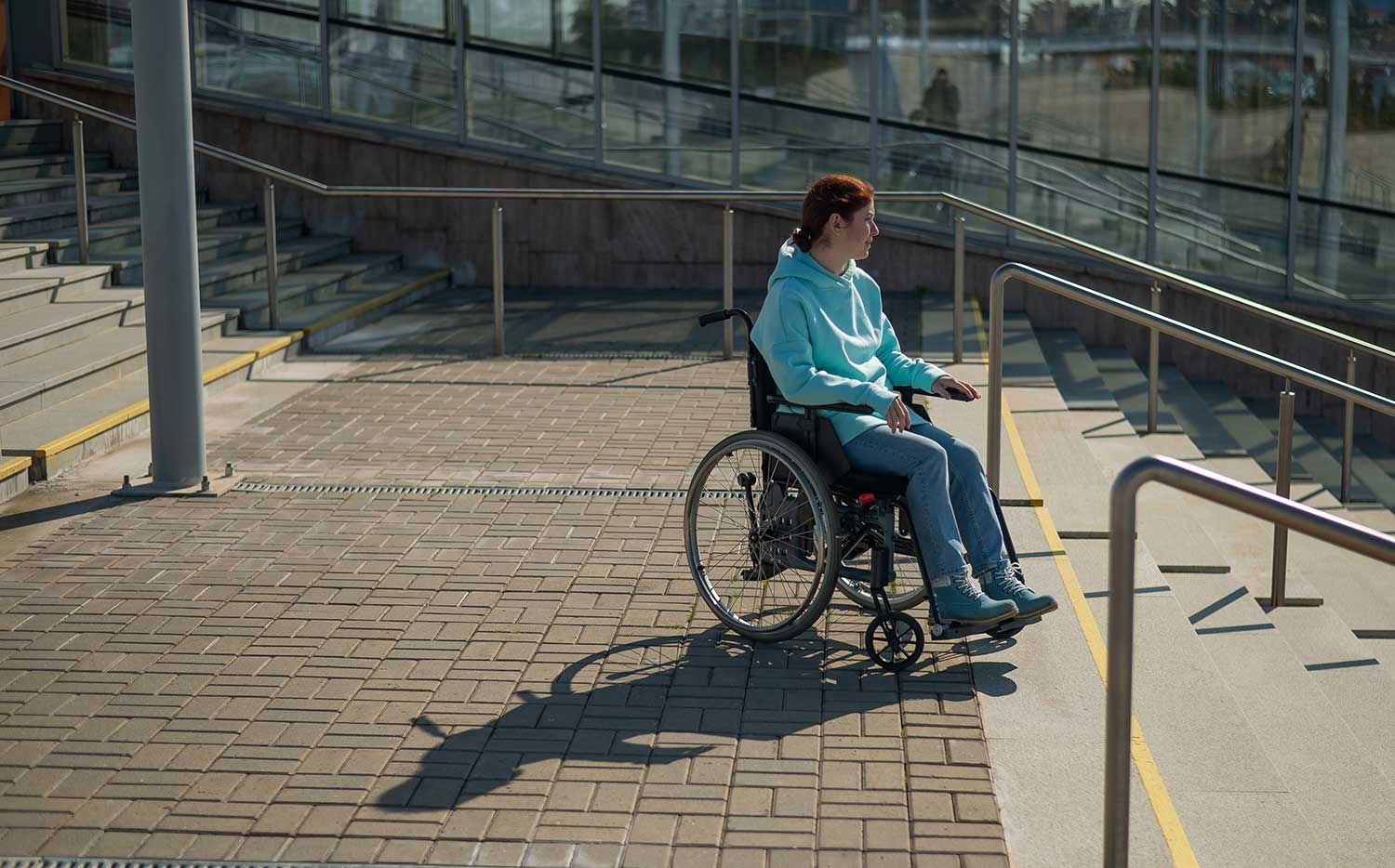 Madrid en silla de ruedas: balance en 2025 de la accesibilidad para personas con discapacidad de movimiento