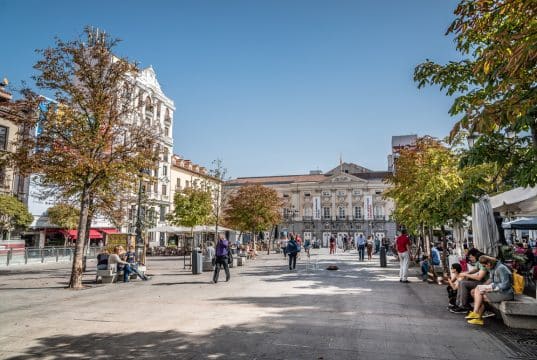 Qué ver en el Barrio de las letras de Madrid Plaza de Santa Ana en Madrid